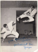 Spekatkuläres Kampfsport Action Photo aus dem Dojo ca. 1965