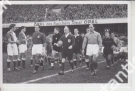 Ballamann und Marche laufen ins Stadion St. Jakob Basel anlässlich Schweiz - Frankreich 1955 ein (Orig. Photographie)