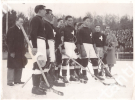 Schweizer Eishockey Nationalmannschaft 1933 (Gestempelte Original Photographie der Agentur Photopress Zürich)